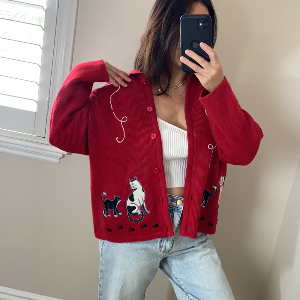 Vintage embroidered cats and yarn cardigan cardigan.